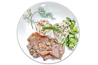 <h2>Émincé de bœuf aux poivrons</h2>
<ul>
<li>Riz aux légumes</li>
<li>Salade de celeri à la menthe</li>
</ul>